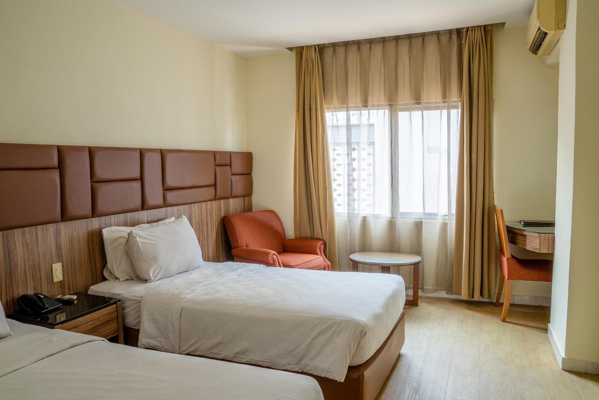 Hotel Alia Cikini Jakarta Exterior photo